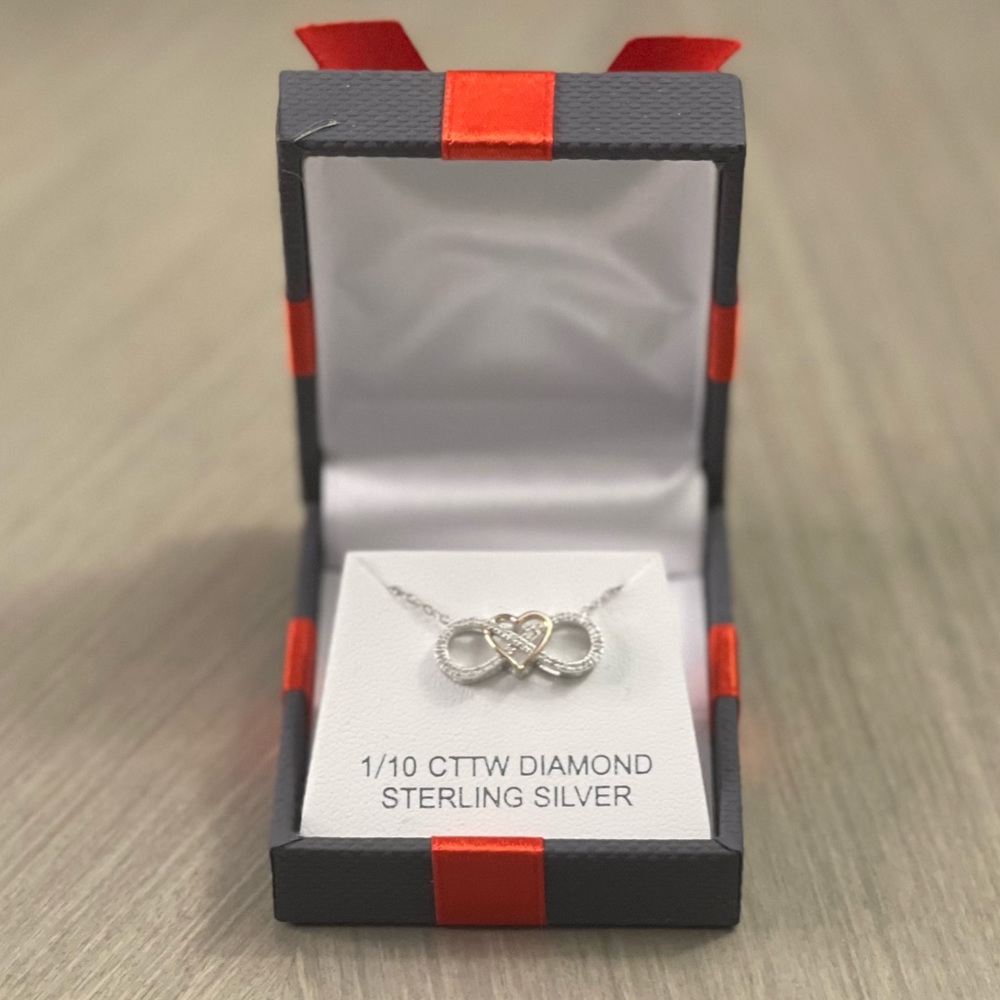 NWOT 1/10ct Diamond Infinity Necklace